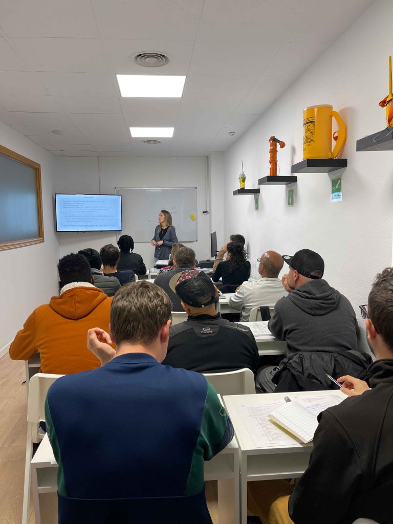 aula-escuela-martima-valencia-madrid-Faro-formacion-maritima-profesional