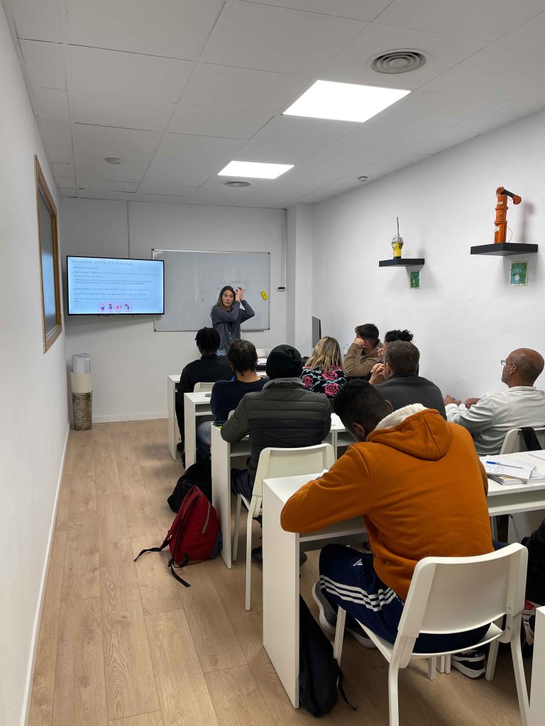 clase-escuela-martima-valencia-madrid-Faro-formacion-maritima-profesional
