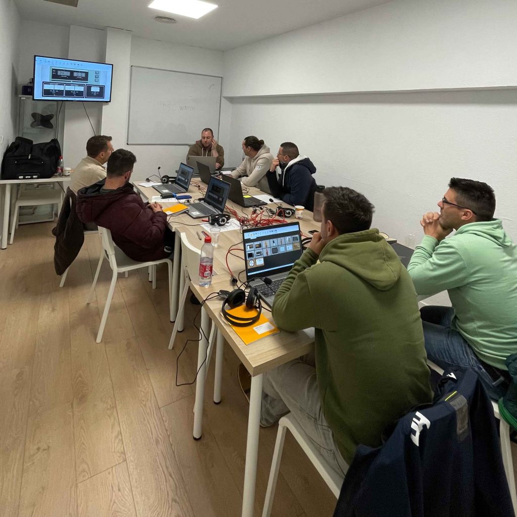 clase-operador-restringido-escuela-martima-valencia-madrid-Faro-formacion-maritima-profesional